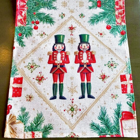Traditional Christmas Nutcrackers Pine Berries Gifts 72" Linen Table Runner New - Picture 6 of 7